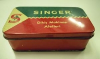 SINGER DİKİŞ MAKİNASI ALETLERİ TENEKE KUTU