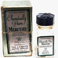 1910 CHEMİCALLY PURE MERCURY MEDİCİNE BOX KAPAKLI KUTU  İCERSİNDE BAKALİT KAPAKLI CAM SİSE CIVA İLAC KUTU