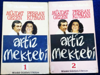 ARTİZ MEKTEBİ TİYATRO OYUNU CASEDİ CİFT KASET BETEMAX BAS ROLLERDE MUJDAT GEZEN PERRAN KUTMAN YARDIMCI OYUNCULAR SAVAS DİNCEL MEHMET ALİ ERBİL CİGDEM TUNC